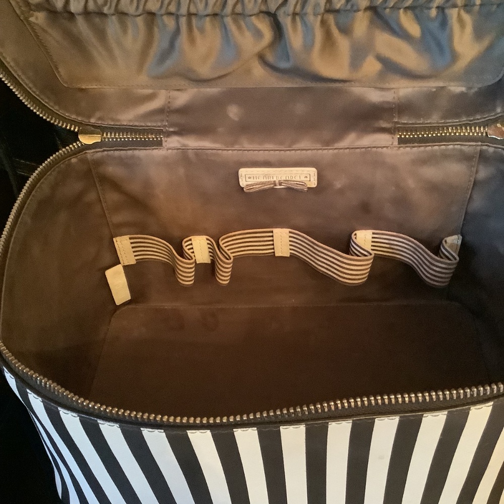Henri Bendel Centennial Leather Train Case - Picture 6 of 7